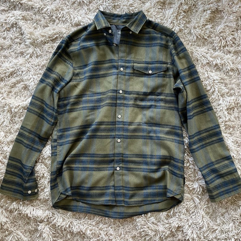 EUC The North Face men's long sleeve flannel print shirt